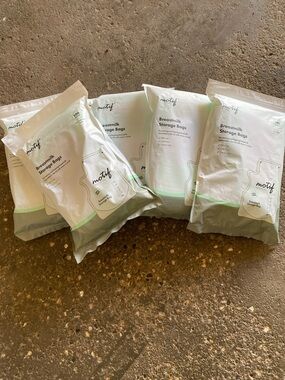 Motif Breastmilk Storage Bags - White and Light Green